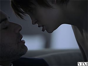 Short-haired Bree Daniels ravaged by daddy
